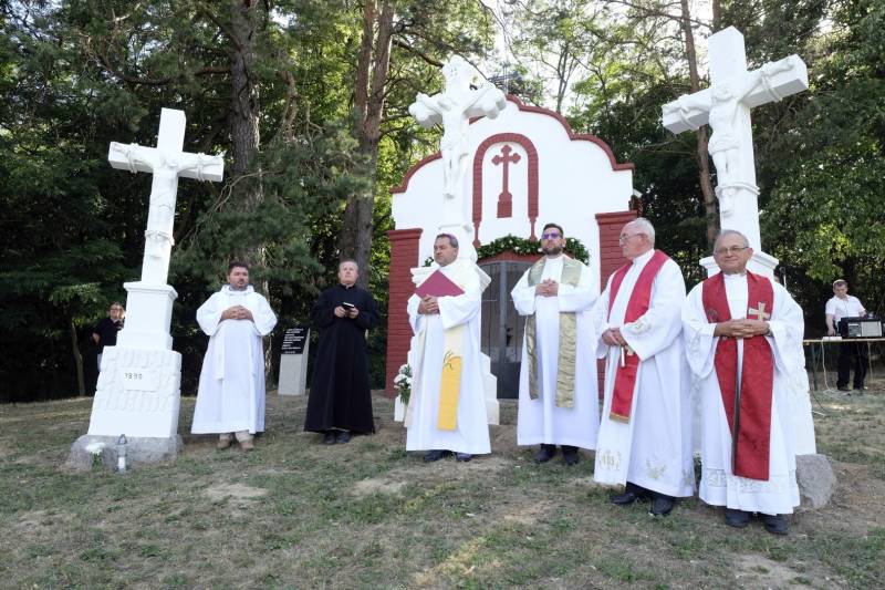 2021.06.30_Gödre felújított kálvária (74).JPG